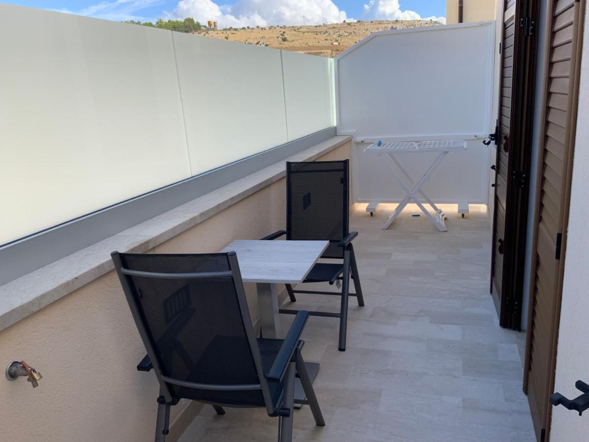 Oasi Nel Deserto Bed & Breakfast Custonaci Bagian luar foto